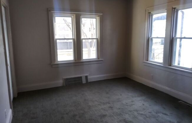 3 beds, 1 bath, $1,295