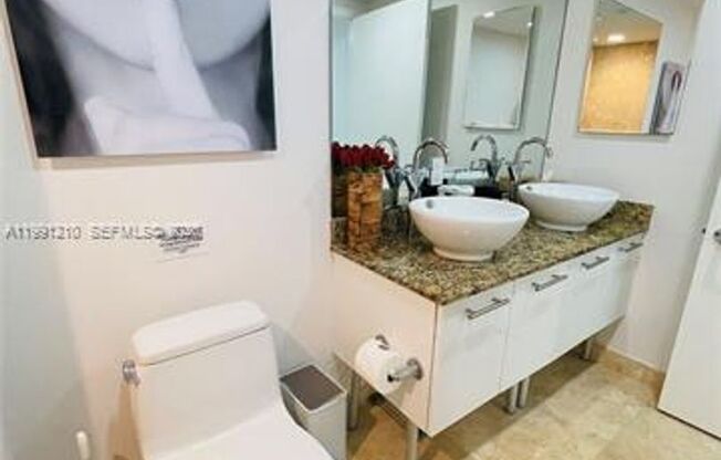 1 bed, 1 bath, 981 sqft, $3,350, Unit 41 SE 5th St # 2305