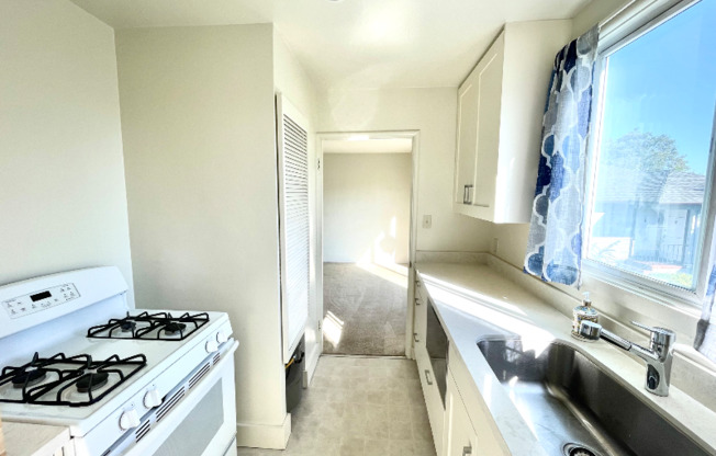 1609 SANTA CLARA AVE