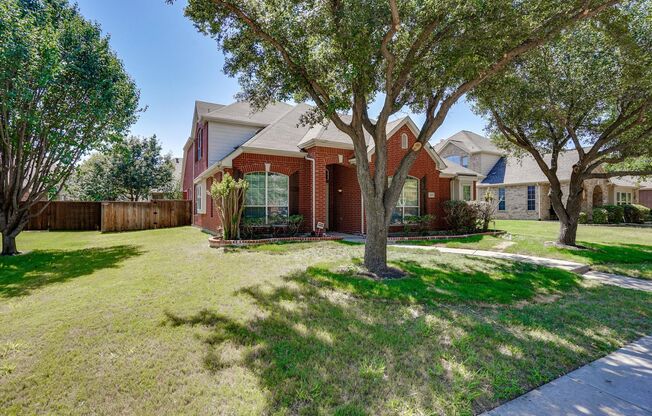 Spacious 4 bedrm with 3 bath, and 2 living area home and Game rm. Tile entry which leads all the way into a spacious kitchen