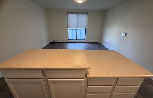 2 beds, 1.5 baths, 950 sqft, $1,395, Unit 268E