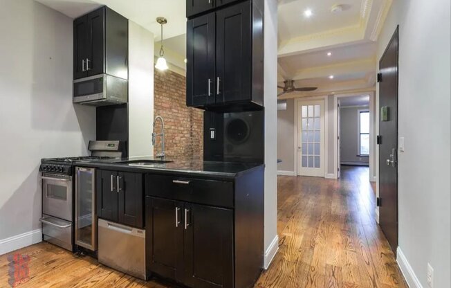 W. 128th St, 7th Ave