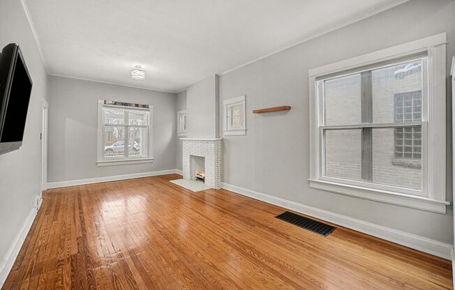 2 Bed 2 Bath Home for Rent In Wash Park area!