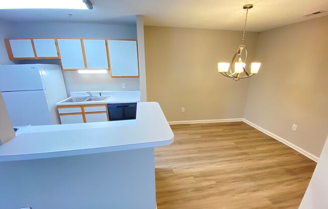 2 beds, 2 baths, 1,055 sqft, $1,250, Unit 1402