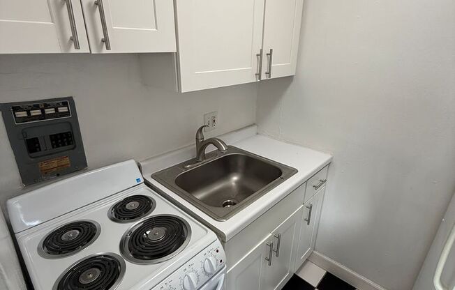 Studio, 1 bath, 400 sqft, $925, Unit #320