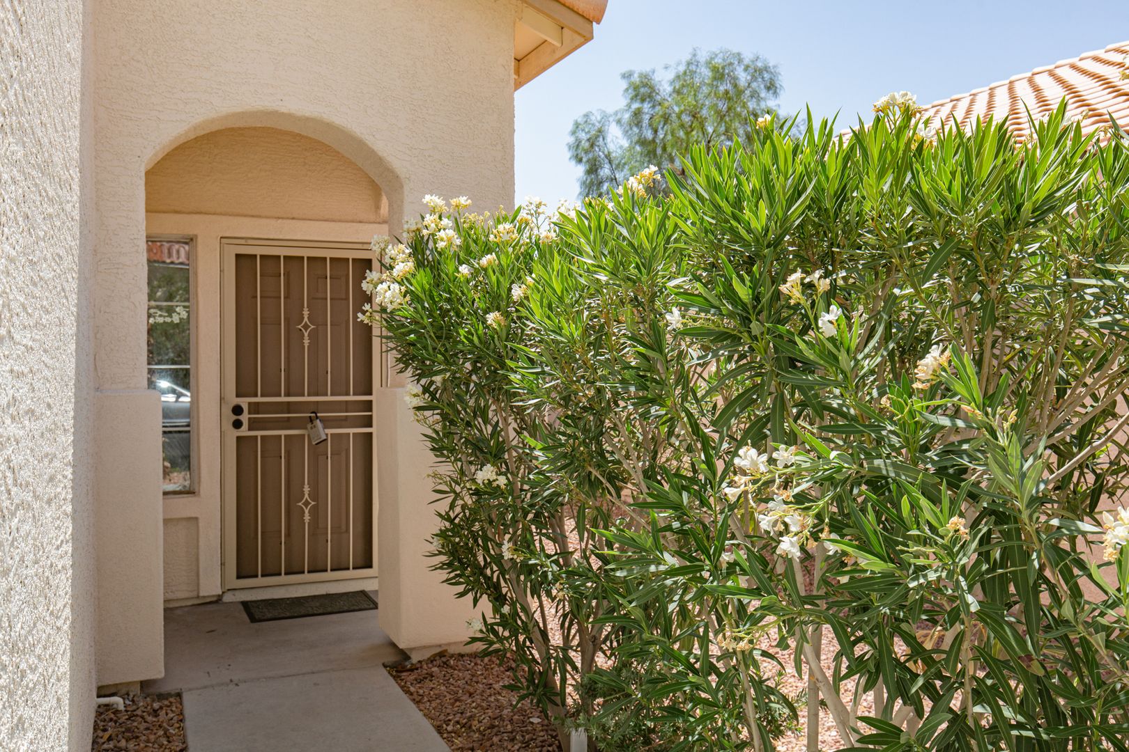 3 bedroom home located near 215 Freeway and shopping.
