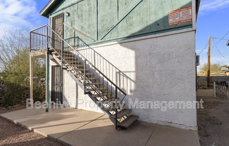 1040 N 28 ST