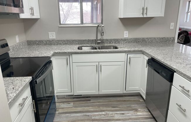 5 Bedroom/2 Bathroom House in Layton
