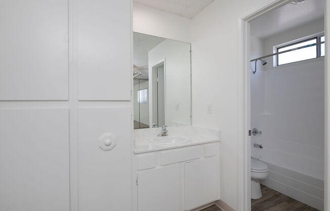 1 bed, 1 bath, 560 sqft, $1,750, Unit 33