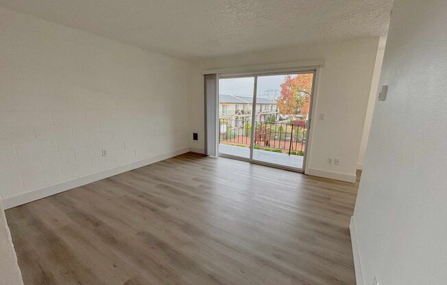 3 beds, 1 bath, 800 sqft, $1,595, Unit 53