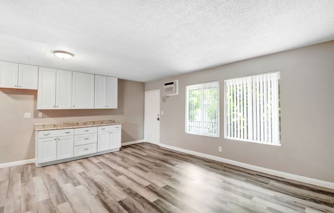 El Royale Apartments