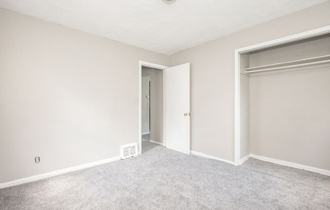 3 BED 1 BATH SINGLE FAMILY HOME IN BEAUTIFUL MAPLE HEIGHTS!