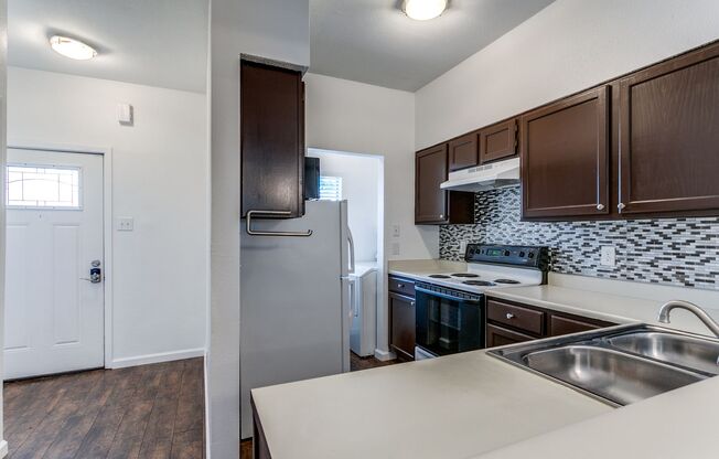 UPDATED 2-BEDROOM TOWNHOME AT NORTH PARK TOWNHOMES