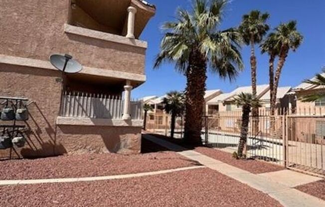 Charming 1 Bedroom, 1 Bath Condo in Gated Community!!