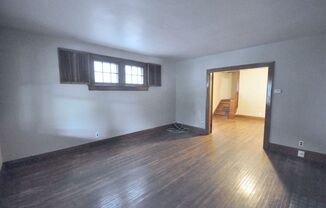 3 beds, 1 bath, $1,650, Unit 385