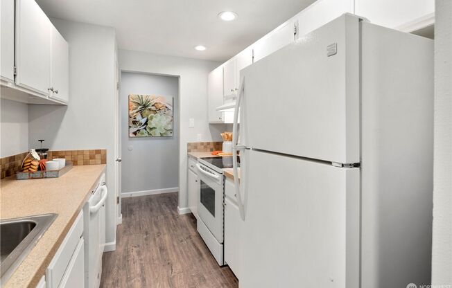 2 beds, 2 baths, $2,095, Unit #1106