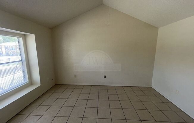 2 beds, 1 bath, $795