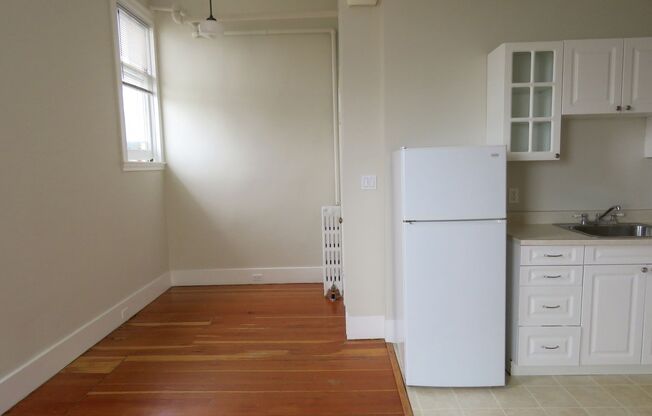 Studio, 1 bath, $1,975