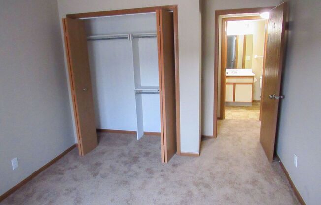 2 beds, 1 bath, 950 sqft, $936, Unit 1617