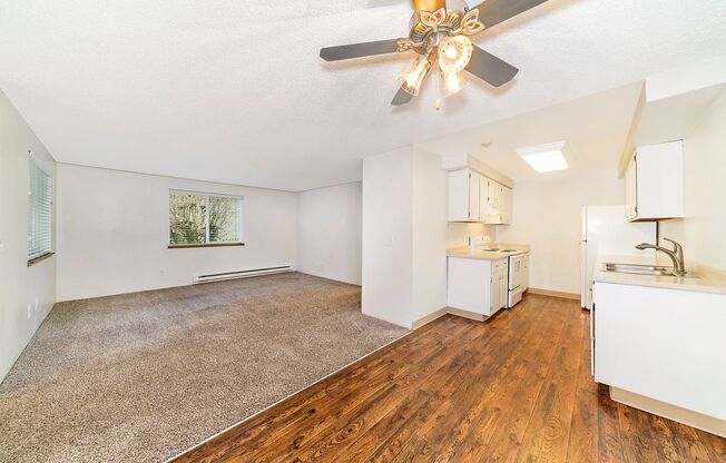 3 beds, 1 bath, 1,000 sqft, $1,995, Unit J-106