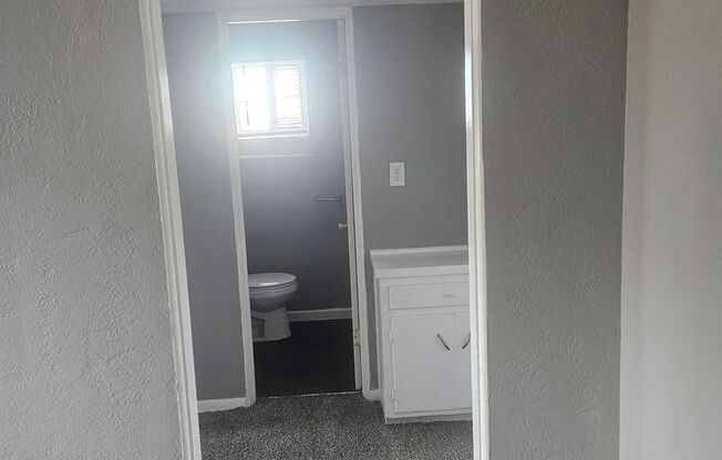 2 beds, 1 bath, 750 sqft, $1,070, Unit B03 1022 12