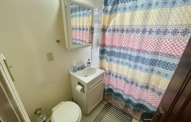 Studio, 1 bath, $895, Unit 23