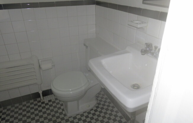 Studio, 1 bath, 325 sqft, $1,125, Unit 15-06