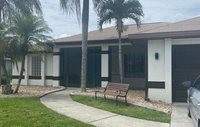 Furnished pool House located in the beautiful city of Cape Coral
