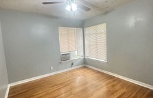 2 beds, 1 bath, $1,195