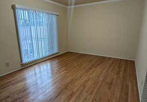 1 bed, 1 bath, 700 sqft, $2,150