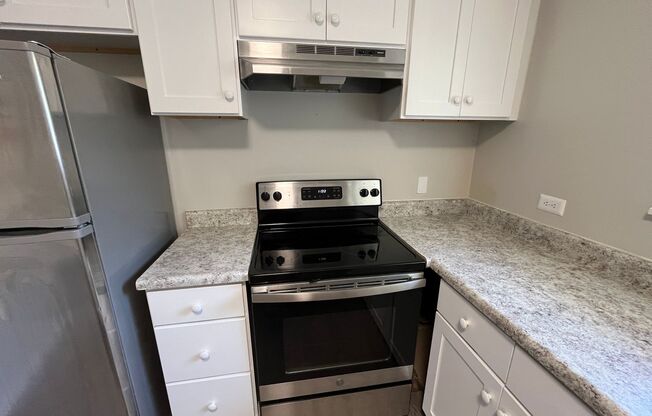 2 beds, 1 bath, 800 sqft, $899, Unit 106