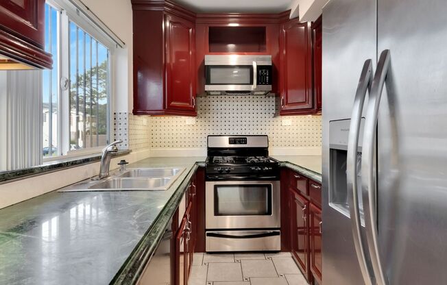 Holt Luxury Investments LLC