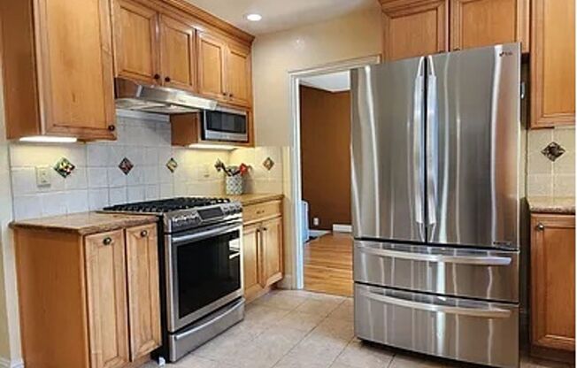 $4990 -- BEAUTIFUL 4BED HOME IN MISSION VALLEY NEIGHBORHOOD