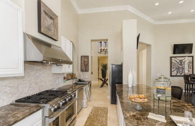 Efficient Appliances In Kitchen at Villages of Briggs Ranch, San Antonio, TX