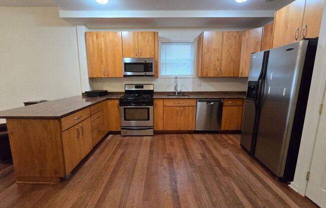 Spacious 3BR/2BTH w/ HW Floors, A/C, W/D, Yard
