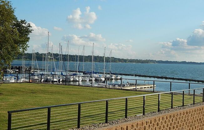 Beautiful Condo Overlooking Lake Ray Hubbard in Chandler's Landing