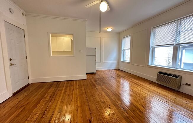 Studio, 1 bath, 350 sqft, $1,350, Unit 755-209