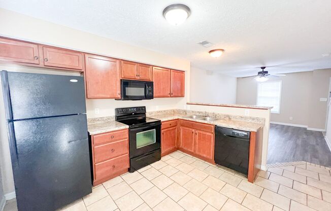 2 beds, 1.5 baths, $995, Unit 689-E Oliver Loop