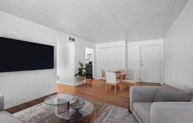 2 beds, 1 bath, 747 sqft, $1,315, Unit Unit E02