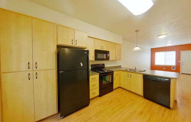 2 beds, 1.5 baths, 878 sqft, $1,750, Unit 17