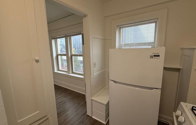 Studio, 1 bath, 350 sqft, $1,150, Unit L