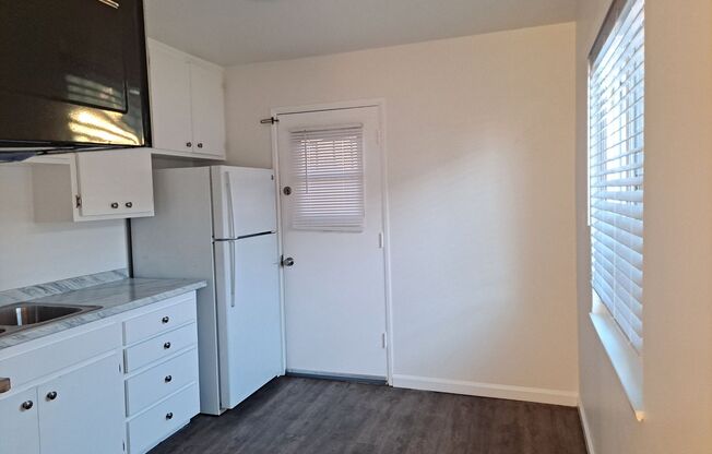 2 beds, 1 bath, 800 sqft, $2,395, Unit 6091