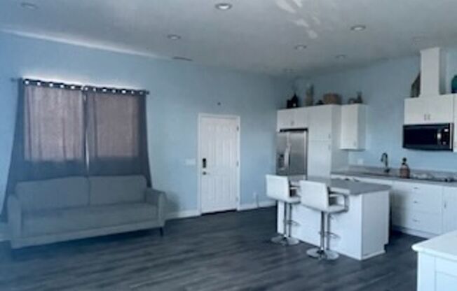 1 bedroom unit in Encinitas - 800 sf detached guest house - all utilities included - pets considered
