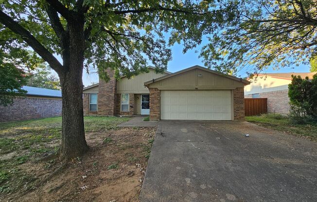 3 bedroom, 2 bathroom in Arlingtion ISD