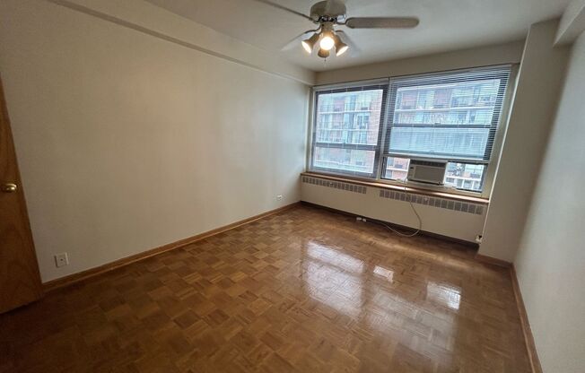 1 bed, 1 bath, 700 sqft, $1,725, Unit 418-1403
