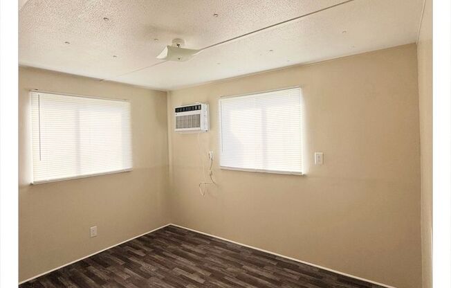 2 beds, 1 bath, 594 sqft, $790, Unit 42A