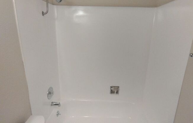 1 bed, 1 bath, 592 sqft, $1,225, Unit 021