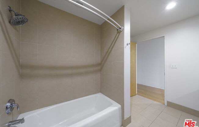 1 bed, 1 bath, 960 sqft, $3,000, Unit 1017