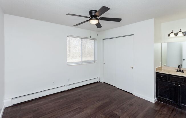 3 beds, 2 baths, 993 sqft, $1,228, Unit 1640-304