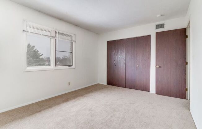 2 beds, 1 bath, $950, Unit 302